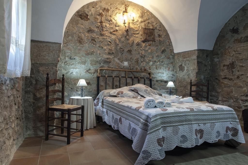 Apartamentos Rurales La Casa De Luis Santa Cruz de la Sierra Værelse billede