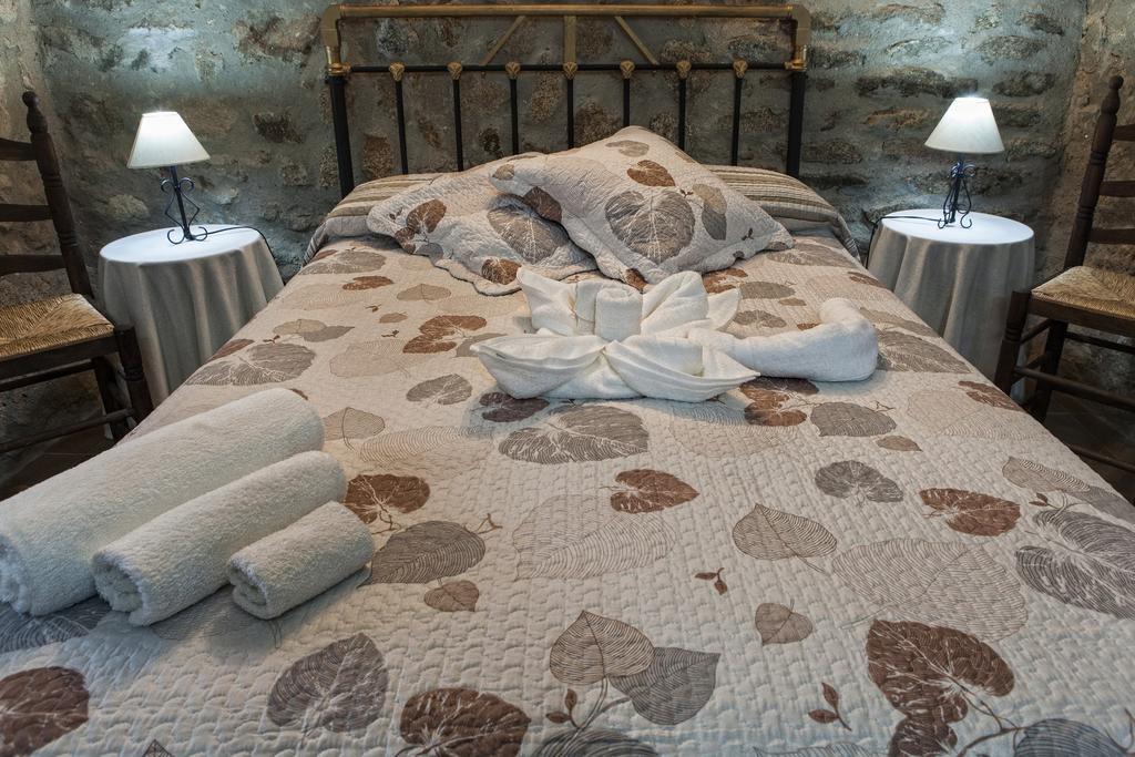 Apartamentos Rurales La Casa De Luis Santa Cruz de la Sierra Værelse billede
